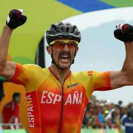 Carlos Coloma celebra la medalla de bronce en los Juegos Olímpicos. REUTERS/Paul Hanna
