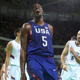 Durant celebra una canasta durante la final ante Serbia. REUTERS/Jim Young