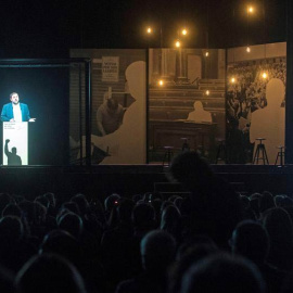El exvicepresidente del Govern y presidente de ERC, Oriol Junqueras, en prisión preventiva, expone su posicionamiento político a través de un holograma (con la lectura de su hermano Roger) durante la conferencia organizada por Esquerra en B
