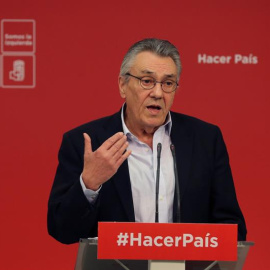 El secretario del área de política económica y empleo del PSOE, Manuel Escudero, durante la rueda de prensa que ha ofrecido esta mañana tras la reunión de la Comisión Ejecutiva Federal. Ballesteros (EFE)