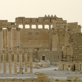 Columnas y el antiguo Templo de Bel, en la ciudad milenaria siria de Palmira, en una imagen de 2009. REUTERS/Gustau Nacarino