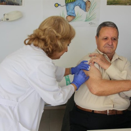 Un 42% de los encuestados creen que es prioritario ampliar las prestaciones en la cartera de servicios de la sanidad pública- EP