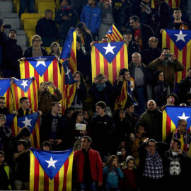 Estelades durante un encuentro Catalunya- Euskadi. EFE