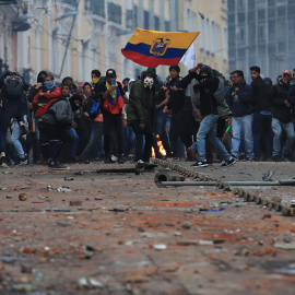 Las protestas se suceden en Ecuador después de la subida del precio del combustible, provocada por la eliminación de un subsidio por parte del Gobierno de Lenín Moreno./ José Jácome (EFE)