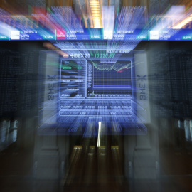 Paneles informativo de la Bolsa de Madrid. EFE