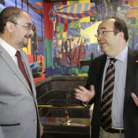 Lambán e Iceta, conversan. PÚBLICO