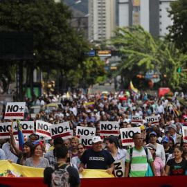 Opositores venezolanos participan en una manifestación para exigir el fin de la crisis y en respaldo a la Presidencia interina de Juan Guaidó en Caracas. (MIGUEL GUTIÉRREZ | VENEZUELA)