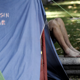 Imagen de archivo de la acampada de personas sin hogar en el Paso del Prado (Madrid)./ Eduardo Parra (Europa Press)