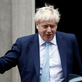 03/10/2019 - El primer ministro británico, Boris Johnson, a la salida de Downing Street. / REUTERS - HENRY NICHOLLS