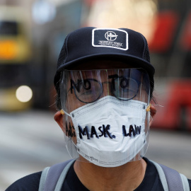04/10/2019 - Miles de hongkoneses toman las calles para protestar contra ley que prohíbe las máscaras en las manifestaciones. / REUTERS - TYRONE SIU