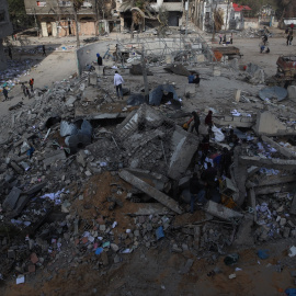 Foto de archivo de varios edificios derrumbados tras sufrir un ataque israelí.