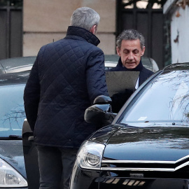 El expresidente de Francia Nicolas Sarkozy, a la salida de su casa en París.  REUTERS/Benoit Tessier