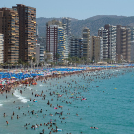 Vista de la playa de Benidorm (Alicante).. REUTERS/Heino Kalis