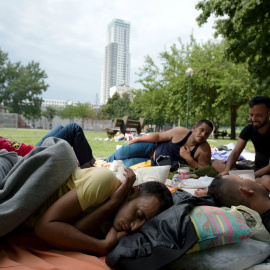 El flujo de personas que llega a Europa buscando un refugio es interminable. El drama de la inmigración está a la orden del día y por ello, el presidente del Consejo Europeo, Donald Tusk, instó este jueves a los países de la Unión Europea (