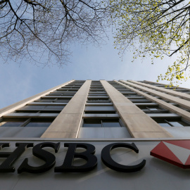 El logo del banco HSBC en el edificio de su sede en París. REUTERS/Gonzalo Fuentes