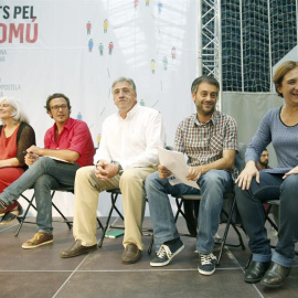 La alcaldesa de Badalona, Dolors Sabater; el alcalde de Cádiz, José María González "Kichi"; el de Pamplona, Joseba Asiron; el de A Coruña, Xulio Ferreiro; y la alcaldesa de Barcelona, Ada Colau, durante el acto de los alcaldes de las 'Ciuda