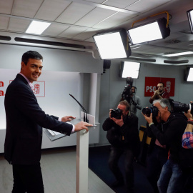 El Secretario General del PSOE Pedro Sánchez, durante la rueda de prensa en la sede del partido en Madrid, EFE/Emilio Naranjo