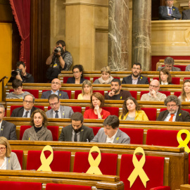 Vista dels grups de JxCat i ERc al Parlament, en el ple del passat 24 de març. | Parlament de Catalunya.