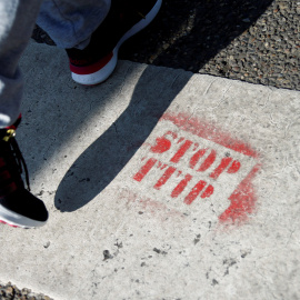 Un mensaje contra el TTIP dibujado en el suelo de una calle de Frankfurt, Alemania. REUTERS/Ralph Orlowski