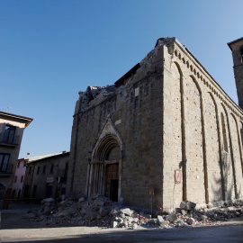 La iglesia de  Sant'Agostino, uno de los edificios afectados por el terremoto en Amatrice. REUTERS/Ciro De Luca