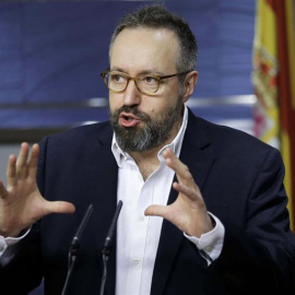 El portavoz de Ciudadanos en el Congreso, Juan Carlos Girauta, durante la rueda de prensa que ha ofrecido en la Cámara Baja para valorar la actualidad política. EFE/Emilio Naranjo