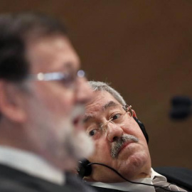 El presidente del Gobierno,Mariano Rajoy,y su homólogo argelino, Ahmed Ouyahia, durante la rueda de prensa conjunta en la VII Cumbre Bilateral Argelia-España. | JAVIER LIZÓN (EFE)