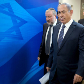 El primer ministro israelí Benjamin Netanyahu, a su llegada a la reunión semanal del Gobierno, en Jerusalén. REUTERS/Menahem Kahana