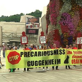 Protesta de los educadores del museo Guggenheim de Bilbao. EiTB