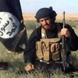 Captura de pantalla de un vídeo en el que se ve a Abu Mohamed al Adnani.