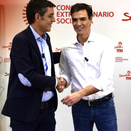 Pedro Sánchez y Eduardo Madina, durante un acto de la campaña de primarias del PSOE. EFE