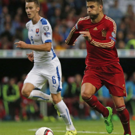 Piqué, durante el partido de España ante Eslovaquia. EFE/José Luis Cereijido