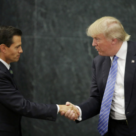 El presidente de México, Enrique Peña Nieto, y el candidato republicano a la casa Blanca, Donald Trump. - REUTERS