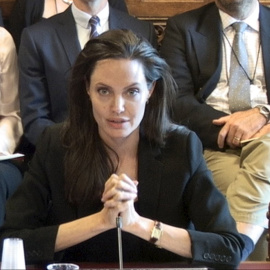 Angelina Jolie en las Casas del Parlamento en Westminster, Londres. REUTERS / Parlamento