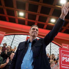 El presidente del Gobierno de España y secretario general del PSOE, Pedro Sánchez, a su llegada al acto de presentación del candidato a la alcaldía de Santander en las elecciones del 26 de mayo, Pedro Casares, este domingo en el Paraninfo d