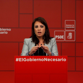 La portavoz del PSOE en el Congreso, Adriana Lastra, durante la rueda de prensa ofrecida en la sede de Ferraz, en Madrid. EFE/J.J. Guillén
