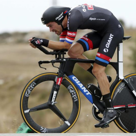 Dumoulin, durante la contrarreloj de la Vuelta. EFE/Javier Lizón