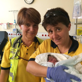 Nace una niña en un andén de la estación de metro de Callao de Madrid. Emergencias Madrid
