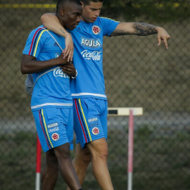 James Rodríguez se lamenta de sus molestias durante el entrenamiento de Colombia. EFE/Eduardo Muñoz Álvarez