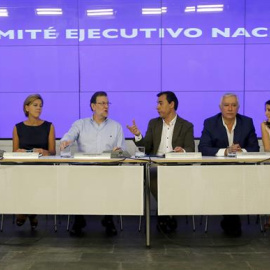 María Dolores de Cospedal, secretaria general del PP; Mariano Rajoy, presidente de España en funciones y Martínez Maíllo, vicesecretario de organización en el comité ejecutivo del PP/EFE