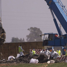 Restos del Airbus A400M siniestrado en Sevilla. / EFE