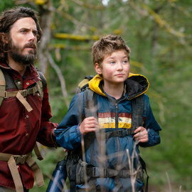 Cassey Affleck y Anna Pniowsky, en una escena de la película.