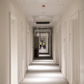 Dos trabajadores en una obra en Madrid. E.P./Jesús Hellín