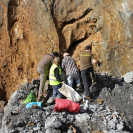 Excavando el yacimiento Artazu VII que se localiza en la cantera de Kobate en Arrasate (Gipuzkoa). / (UPV/EHU)