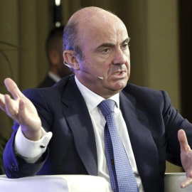 El ministro de Economía y Competitividad, Luis de Guindos, durante su intervención en un desayuno informativo con el ministro de Hacienda de Brasil, Joaquim Levy. EFE/Zipi