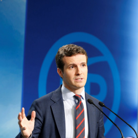 El vicesecretario de comunicación del PP, Pablo Casado, durante la rueda de prensa tras la reunión del Comité de Dirección, que ha presidido Mariano Rajoy. EFE/ Paco Campos