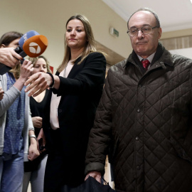 El Gobernador del Banco de España, Luis María Linde, a su llegada a la Comisión del Congreso que investiga la crisis financiera y el rescate bancario. EFE/Mariscal