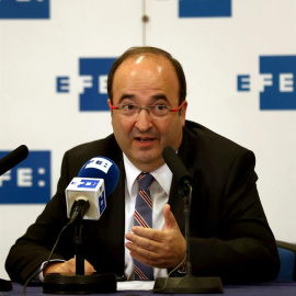 El candidato del PSC a las elecciones catalanas, Miquel Iceta, durante su intervención en el ciclo de ruedas de prensa organizadas por la Agencia EFE con los candidatos a los comicios del 27S, en la que ha afirmado que el ministro de Asunto