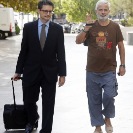 El exgerente de Imelsa Marcos Benavent, acompañado por su abogado, a su llegada a la Ciudad de la Justicia de Valencia, donde ha sido citado a declarar por el titular del Juzgado de Instrucción número 18, que investiga el denominado caso Im