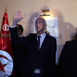 Kaïes Said celebra su victoria en la segunda vuelta de las elecciones presidenciales de Túnez. - EFE