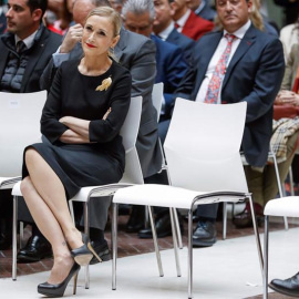 La presidenta de la Comunidad de Madrid, Cristina Cifuentes, al inicio hoy, en la Real Casa de Correos, del acto de entrega del VII Premio "Verdad, Memoria, Dignidad y Justicia" de la AVT. /EFE